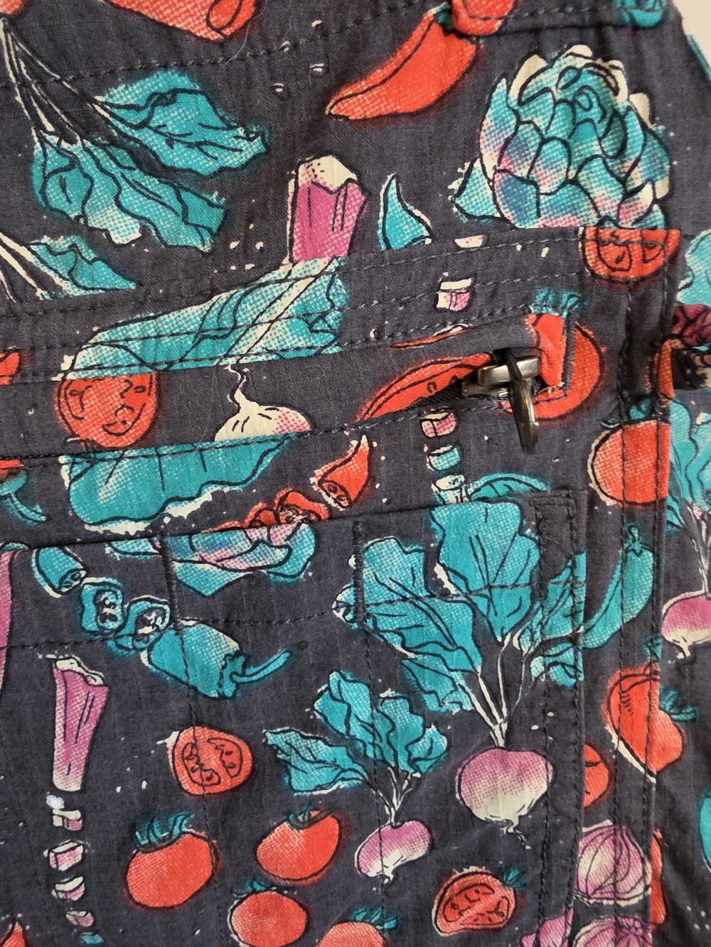 garden veggies Print Overall shorts loads of pockets - Picture 6 of 7